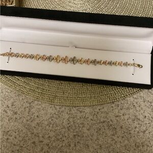 14kt gold bracelet.